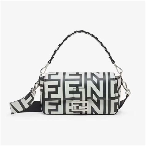 fendi roma baguette